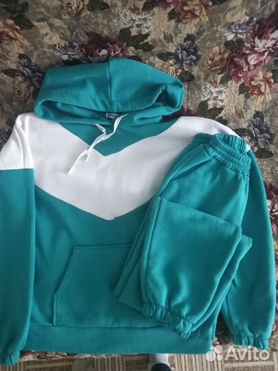 Спортивный костюм женский