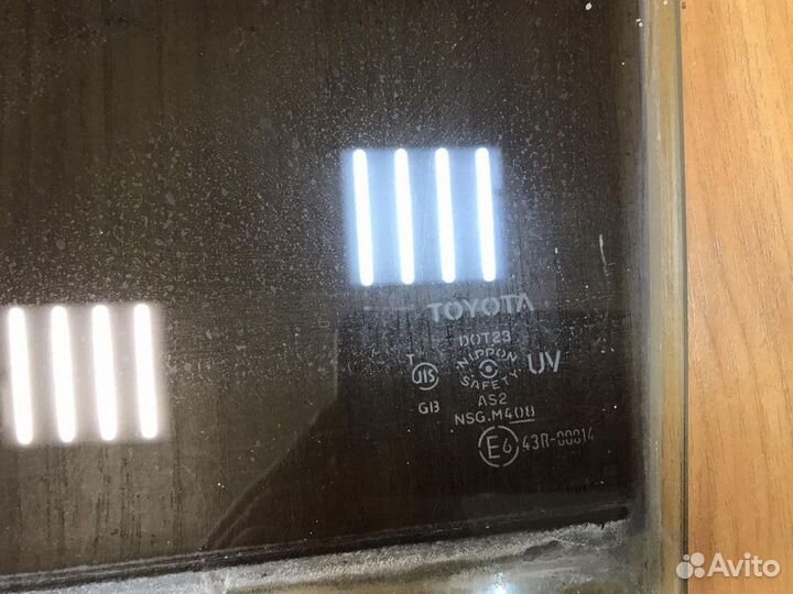 Стекло задней левой двери Toyota Camry 40