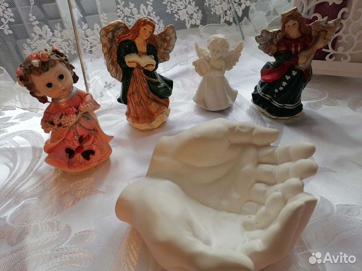 Статуэтки разные, декоративное кашпо руки
