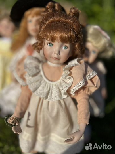 Коллекционная фарфоровая кукла