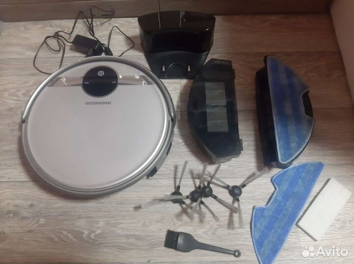 Робот пылесос Redmond RV-R500