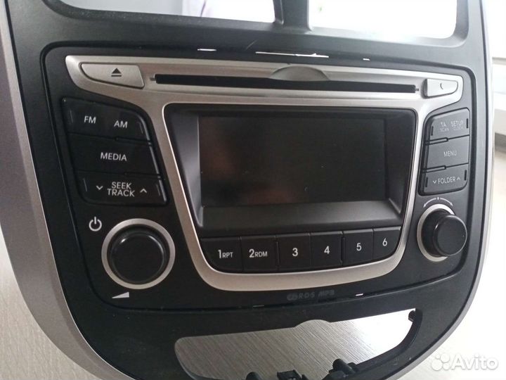 Магнитола с рамкой на Hyundai Solaris