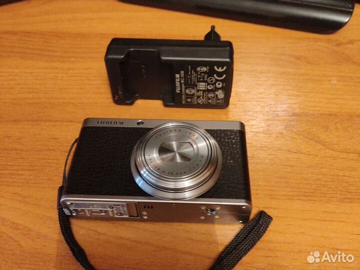 Компактный фотоаппарат Fujifilm XF1