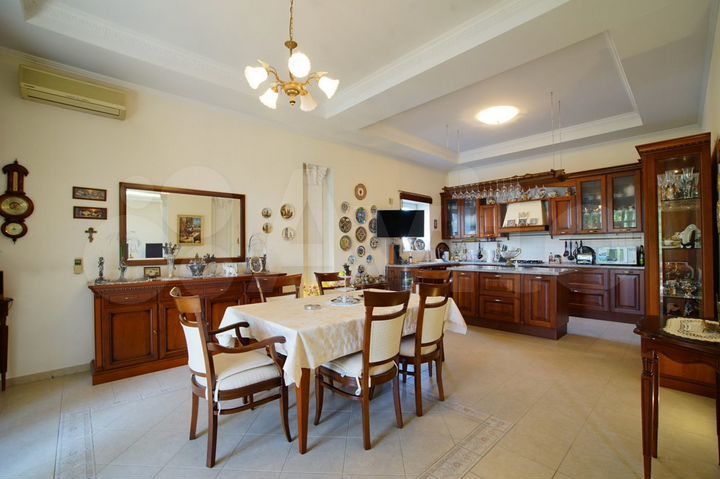 Коттедж 450 м² на участке 11 сот.