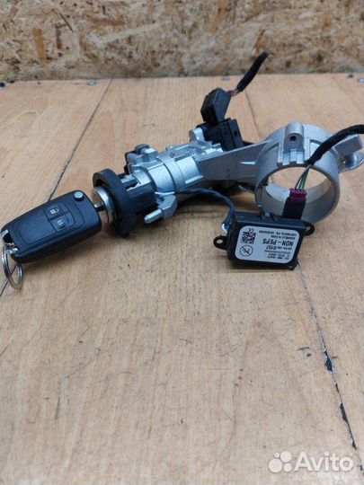 Замок зажигания Opel Astra J A16XER 2010