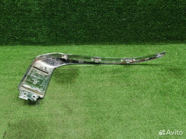 Накладка бампера передняя правая Mitsubishi L200