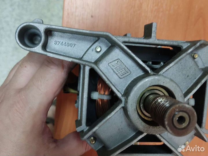 Двигататель стиральной машины