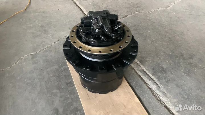 Бортовая (Редуктор хода) Хитачи 240-3 с мотором