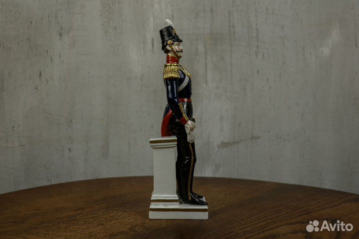 Фарфоровая фигура 