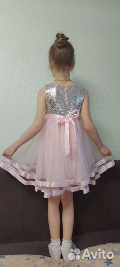 Платье для девочки, рост 110, в хорошем состоянии