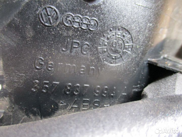 Крышка зеркала Volkswagen Passat внутренняя правая