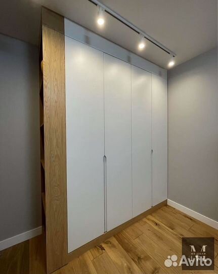 Шкаф встроенный распашной