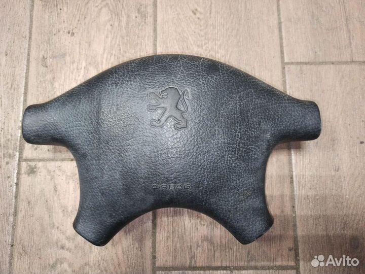 Подушка безопасности водителя Peugeot 406 1998