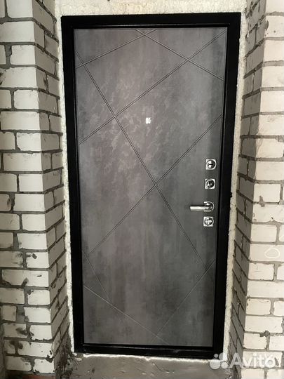 Дверь Marcus Авангард черная шагрень, бетон темный