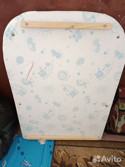 Пеленальная доска на кроватку