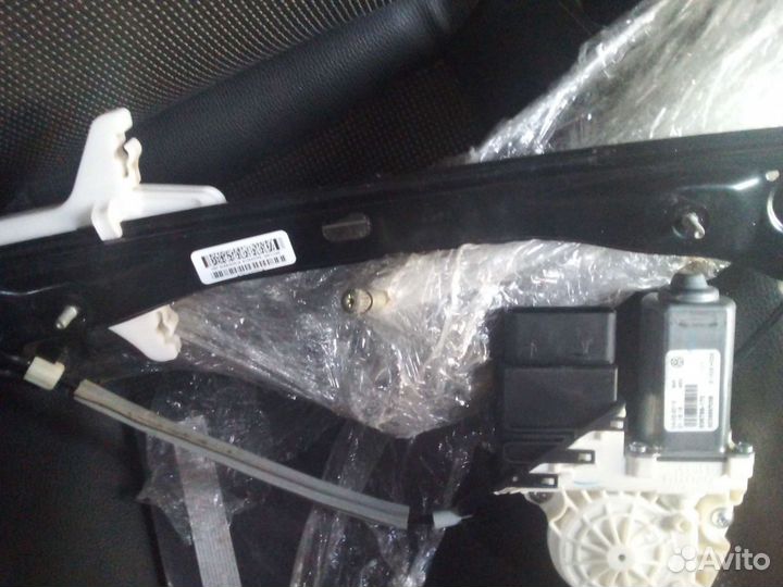 Фольксваген жета 6 2013г стеклоподъемник задний ле