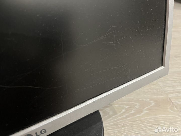 Монитор LG 19дюйм Flatron L1952S