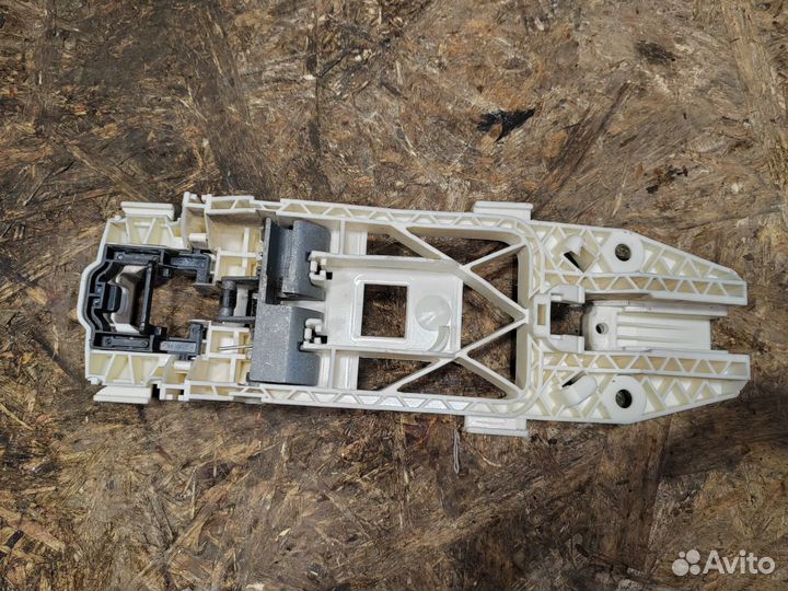 Скелет ручки двери передней правой Volkswagen 3