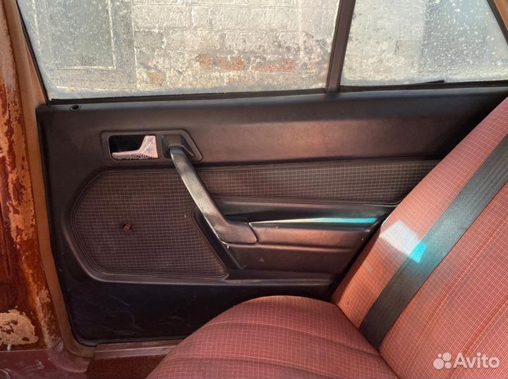 Дверные обшивки Mercedes W201