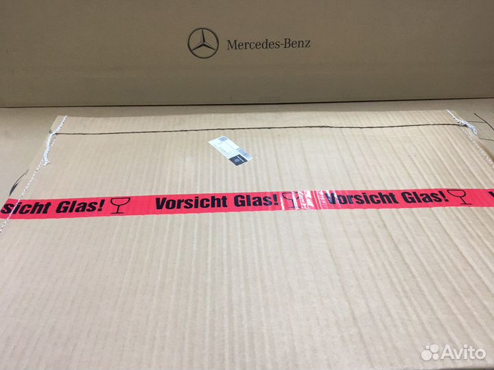Боковое стекло праваое Mercedes W213