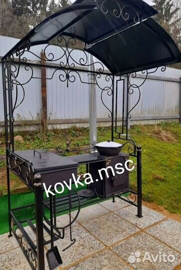 Мангал с крышей