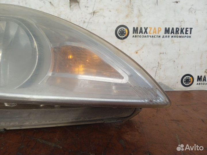 Фара Ford Focus 2 2008 прав. (б/у)