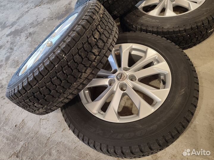 Комлект зимних колес R17 225/65 Nissan x-trail