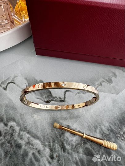 Браслет cartier love с бриллиантами золотой