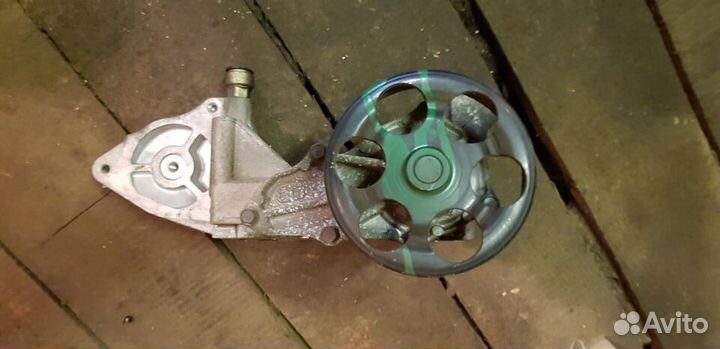 Помпа водяная с кронштейном Honda CR-V 2002-2006