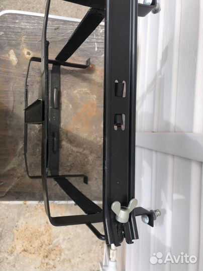 Крепление для канистры