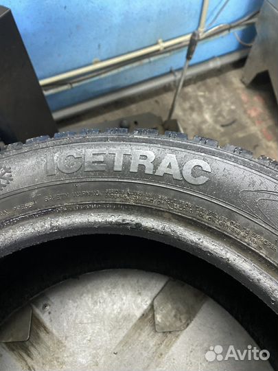 Vredestein IceTrac 215/55 R16