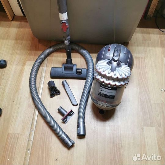 Пылесос Dyson dc52
