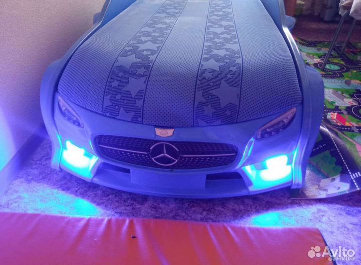 Детская кровать машина