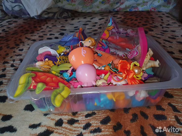 Киндер сюрприз и игрушки пакетом