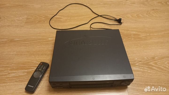 Пишущий видеомагнитофон Samsung SVR-17C