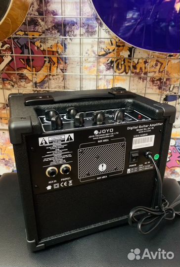 Комбик со встроенными эффектами и драм машиной