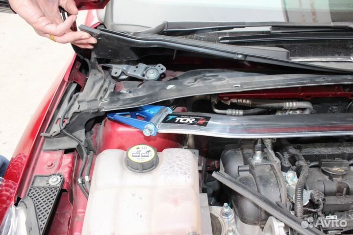 Распорка передняя Ford Focus 2 2004 - 2011