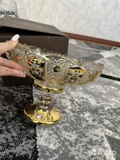 Ваза для фруктов на ножке