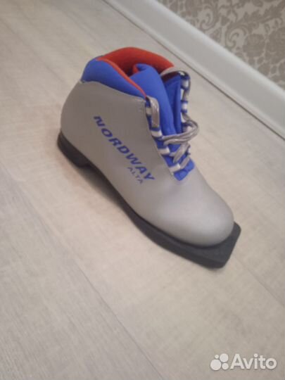 Лыжные ботинки