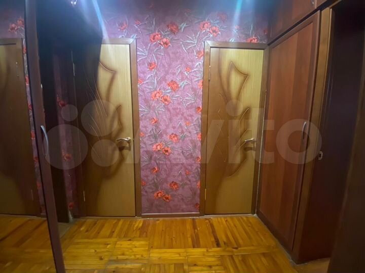 4-к. квартира, 74 м², 1/10 эт.