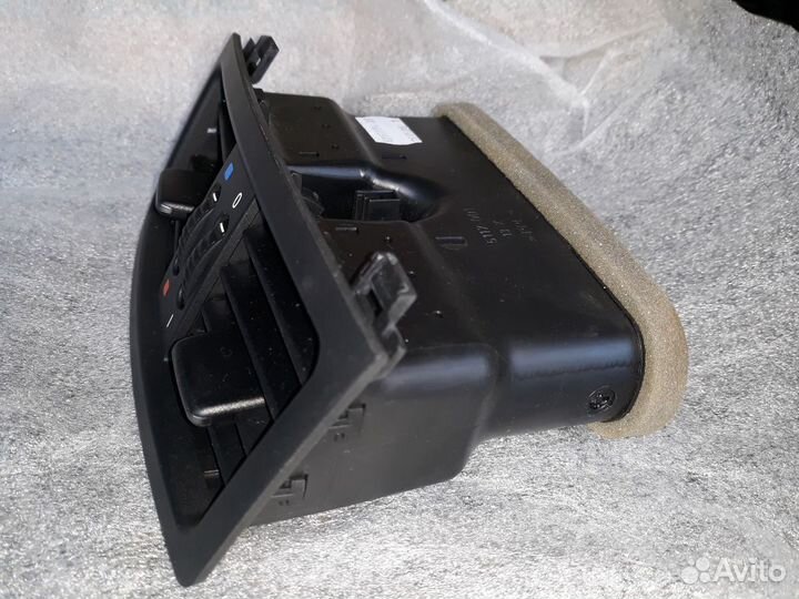 Вентиляционная решётка задней части салона BMW E60