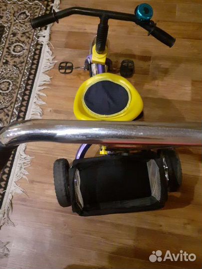 Детский велосипед с ручкой