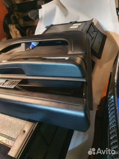 Обшивка двери водительской audi A8 D4