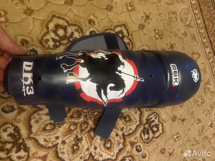 Щитки хоккейные 16