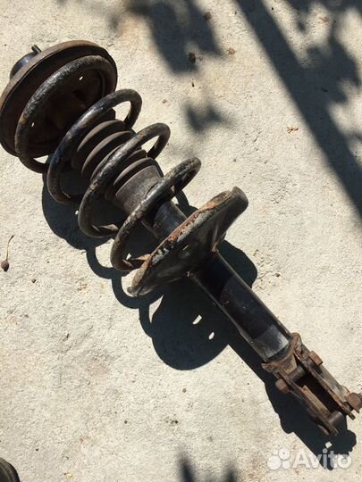 Стойка передняя правая в сборе