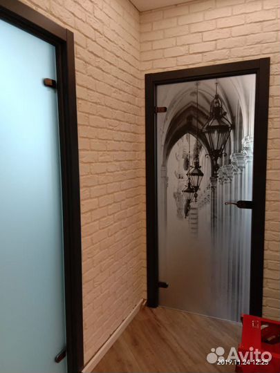 Двери межкомнатные стеклянные. Заходите в профиль