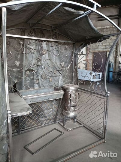 Мангальная зона под крышей