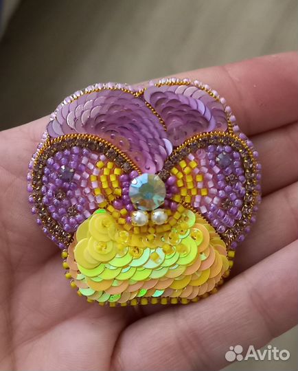 Брошь из бисера своими руками