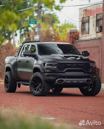 Кованые диски GT Forged R22 на Ram TRX