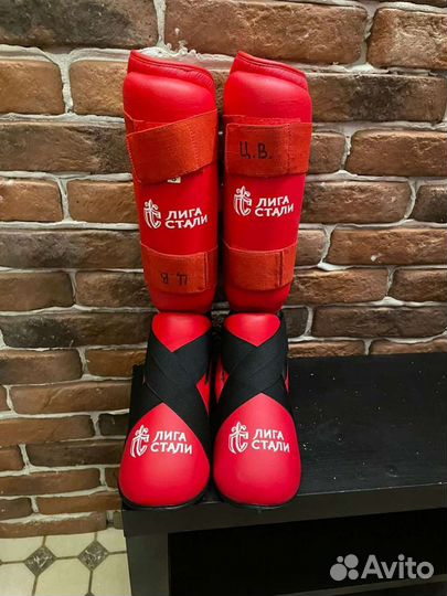 Щитки, шлем, перчатки